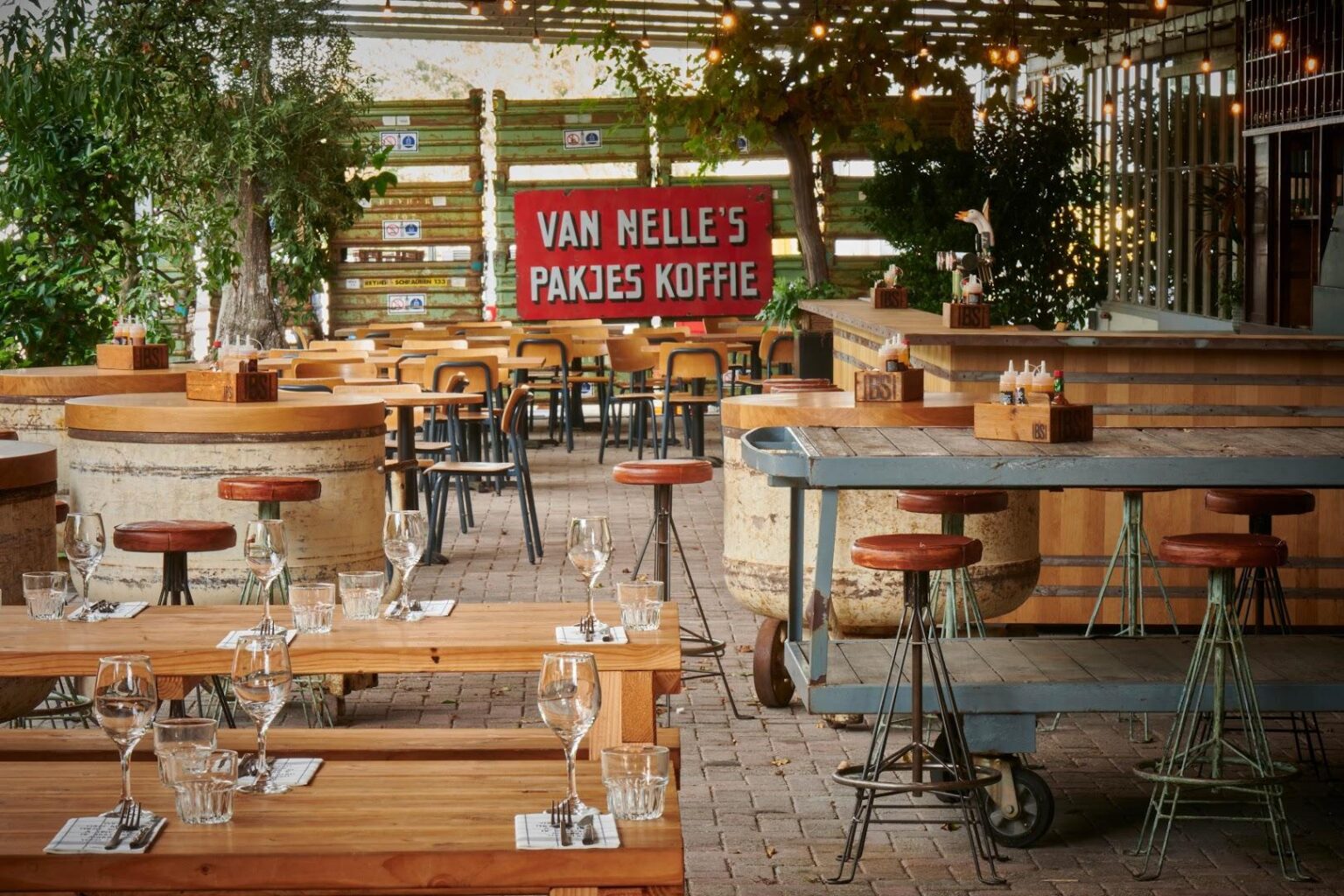 Black Smoke Rotterdam - Rotterdam, Zuid-Holland - Verken Rotterdam