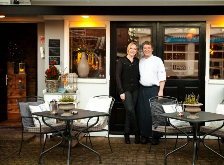 Bar Bistro Restaurant Le Baron ChIJBclNjg33xUcREcwn5D9 CPw 1 768x565