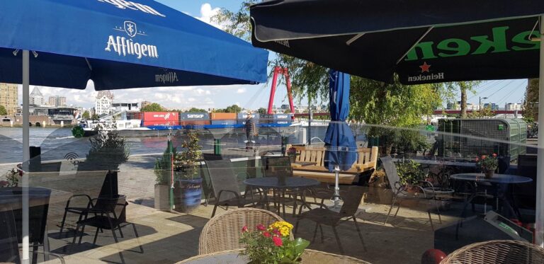 Caf De Willemsbrug ChIJ2zCnxmkzxEcRpzz2a4sxGxg 1 768x373