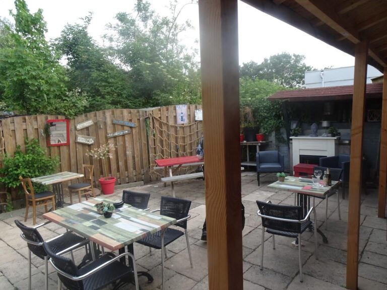 Caf snackbar t Wapen Van Herkingen ChIJqyl9rndbxEcRHi5xdCo8kb4 1 768x576