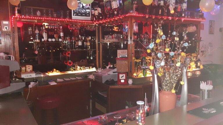 Cafe De Buurvrouw ChIJi3RLV3IzxEcR04Eylfe7bsE 1 768x432