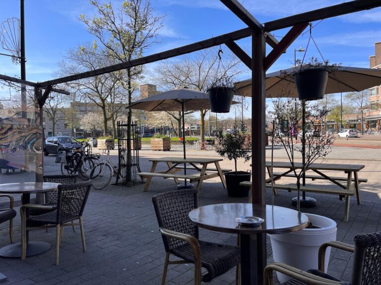 Cafe The Library ChIJNQNj7ME0xEcRKgHEdS0YaKU 1 768x576