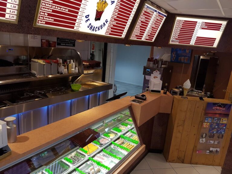Cafetaria De Snackbar ChIJ6a3qHK8 xEcRjQe4ofeFpyY 1 768x576