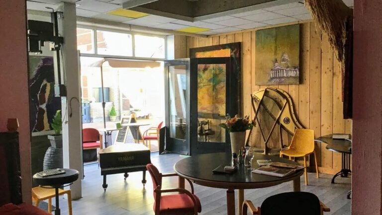 De Pianoman Vegetarisch Veganistisch eten en Lokale produkten ChIJ8YT9YymVyEcRc4eA3SNmawM 1 768x433