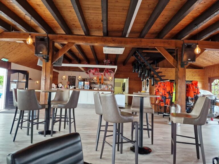 Giethoorn aan zee Bootje huren Restaurant ChIJub4kHyluyEcR1 VaOx75Pw 1 768x576