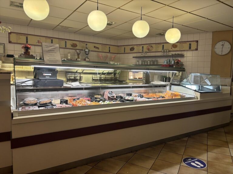 Petit Restaurant ChIJD0hrT0rHxUcRIDzMEN2BNnk 1 768x576