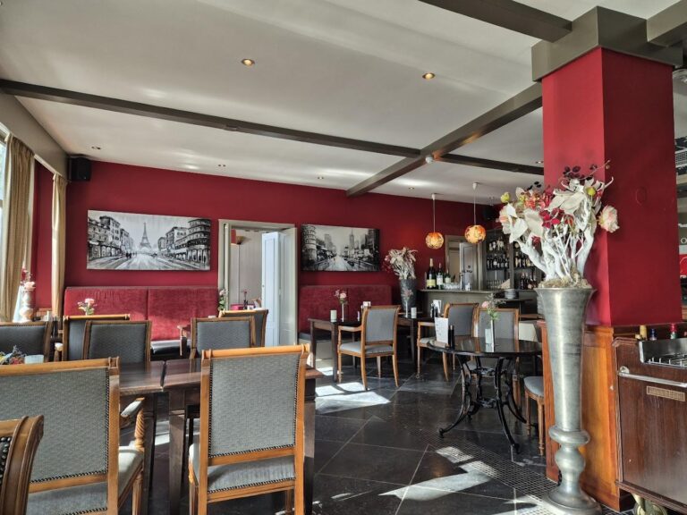 Restaurant La Digue ChIJP48EsbqjyEcRFnFeq7UC3VI 1 768x576