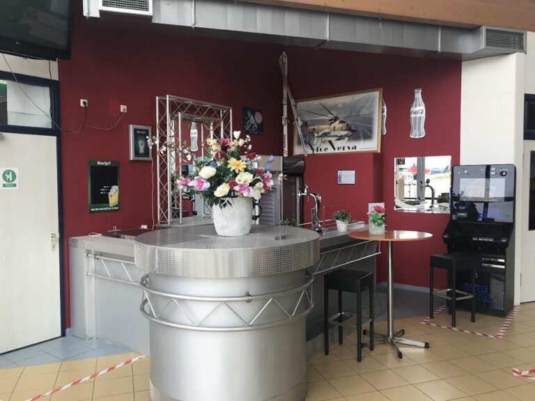 Restaurant Vice Versa ChIJR7B6eERIz0cRZ90107hncEU 1 768x576