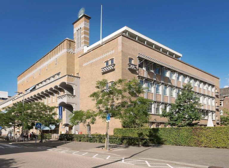 The Rotterdam Eye Hospital ChIJh4q2gGAzxEcRtp dkqQI4UA 1 768x565